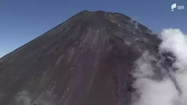 富士登山のツアーに参加していた61歳女性が転倒 右足を負傷し警察が救助＝静岡県警
