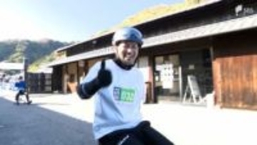 「3周走ったがかなり呼吸も上がっちゃって」キャスター付き事務いすで2時間耐久レース 静岡で「いす1グランプリ」