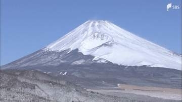 「現在地は不明 足がつって動けない」富士山須走口から小富士に向かう遊歩道で68歳の男性が遭難 自ら救助要請 消防と警察の救助隊が出動 連絡受けた山小屋関係者とともに自力下山=静岡