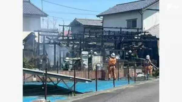 住宅1棟焼く火災延焼は阻止し、現在も消火活動続く＝静岡県牧之原市