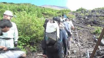 「山頂で誕生日を迎えたい」富士山の富士宮・御殿場ルートが山開き 83歳の"ミスター富士山"は2251回目の登頂 ふもとのグルメもますます充実＝静岡