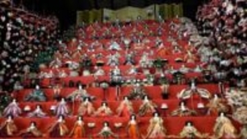 「雛のつるし飾りまつり」1月20日に開幕 約1万7400個が色鮮やかに 17段のジャンボ雛壇も＝静岡・東伊豆町
