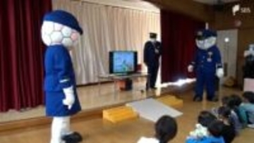 東日本大震災から15年を前に警察がこども園で防災訓練 地震から身を守る行動を学んで＝静岡市