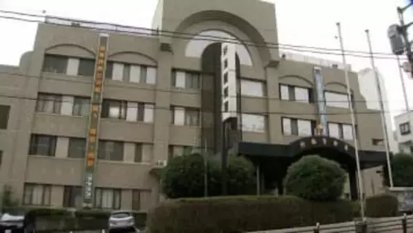 熱海駅前で77歳男性運転の乗用車に警備員の男性がはねられ、意識不明の重体=静岡県警・熱海署