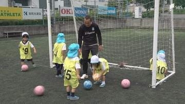 ドリブルやシュート…園児にサッカーの楽しさを 静岡県サッカー協会が巡回教室＝静岡・沼津市