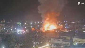 「建物から火が⋯」炎と煙が激しく立ち上る 店舗兼住宅1棟全焼し約4時間後に鎮火 けが人なし＝静岡・下田市
