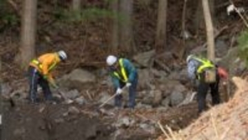 「ふるさとにSLの汽笛を響かせたい」大井川鉄道、台風被災区間の復旧工事を公開 手作業余儀なくされる“難所”も ＝静岡