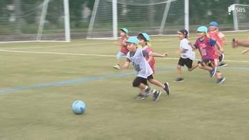 「ドリブルしたり蹴ったり楽しかった」園児がサッカーのミニゲーム体験 夢中でボール追いかける＝静岡・磐田市