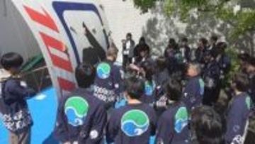 「無事揚がってくれるとうれしい」5月の浜松まつり前に記念凧の「糸目付け」＝静岡・浜松市