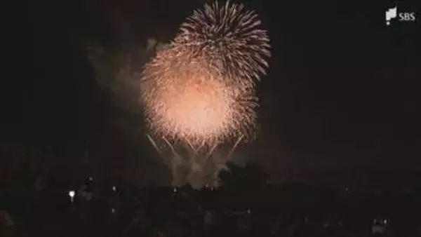 湖面に映り込む1000発の花火 浜松市の夏の風物詩 37回目の「佐鳴湖花火大会」