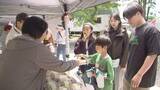 「「滝を見て、買って、笑って帰る」朝市で地域に観光客を！ 滝を見て帰るだけから「滞在型」へ 陣馬の滝で始まった地元の挑戦」の画像1