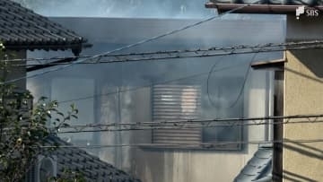 「黒煙と炎が噴出している」元日に2階建て住宅を全焼する火事 けが人なし＝静岡・沼津市