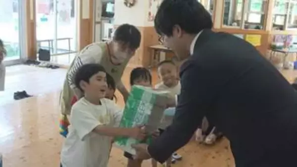 牛乳パックがトイレットペーパーに 河津町のホテルが回収イベントで再生 町内の幼稚園や小中学校に寄贈