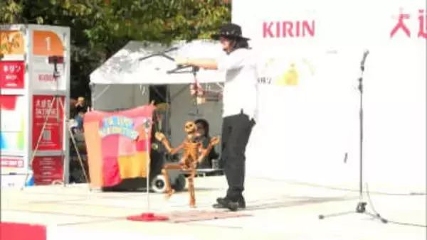 東京からの来場者も静岡市で開催中の「大道芸ワールドカップ」2日目もにぎわう＝静岡市葵区