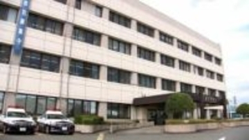 富士市の県道でひき逃げ事件 高齢者とみられる2人が車にはねられたか 1人が重体の模様＝静岡県警