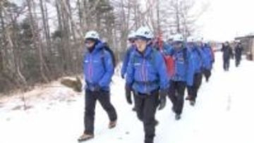 「スリップすると一瞬で滑落する可能性」冬の富士山で相次ぐ遭難…静岡県警がSNSで危険性訴え 山岳遭難救助隊は訓練へ「技術の向上につながるように」