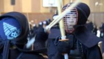 「アドバイスや稽古を生かして強くなりたい」静岡県警の現役警察官やOBらが小中学生剣士を指導【静岡】