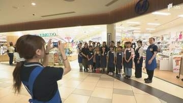 「紙で読んでいると内容が頭に入ってくるのがいい」夏休みの子どもたちが書店の仕事を体験 学びながら紙の本ならではの魅力も再発見＝静岡