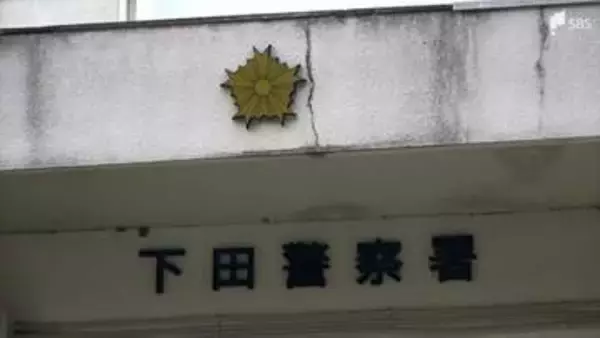 「岩場から飛び込む人を見た」ライフセーバー通報 警察、消防、海保が付近捜索 年齢性別不明 海水浴場から200〜300メートル離れた場所＝静岡・下田市