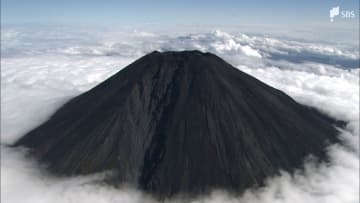 「自力で下山できない人がいる」富士山下山中に捻挫か 兵庫県の58歳女性がブルドーザーで救助