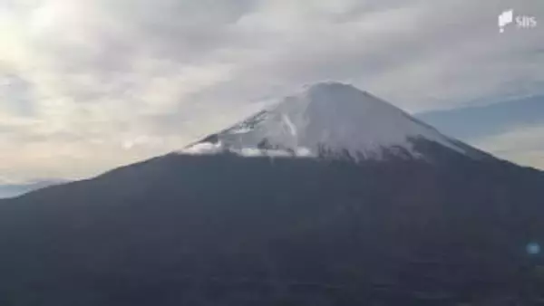富士山で滑落した外国人の男女 登山理由は「スキー登山のため」山頂からスキーで下山...途中で板を外しているときに滑落か 1人が意識不明の重体=静岡県警