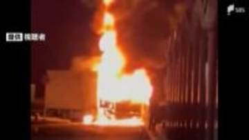 【動画あり】東名のサービスエリア流入口付近でトラックが炎上 キャビンから出火か...運転手は脱出=静岡・牧之原市