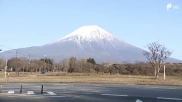 2月23日は「富士山の日」各地で多彩なイベント 通常9倍の巨大和菓子も登場=静岡県