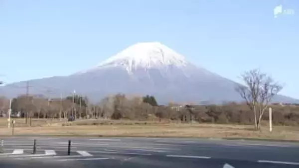 2月23日は「富士山の日」各地で多彩なイベント 通常9倍の巨大和菓子も登場=静岡県