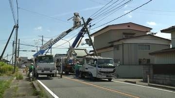 乗用車が電柱に衝突する事故　電柱が倒れて国道が通行止めに　運転していた男性は軽傷〈宮城・栗原市〉