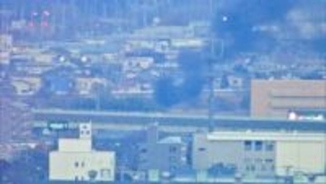 【速報】黒煙が立ち上る　トラクターが燃える火事　消火活動続く〈仙台〉