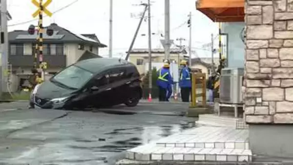 【速報】踏切内で乗用車が溝にはまり動けなくなったか 仙石線が一部区間で運転見合わせ けが人なし