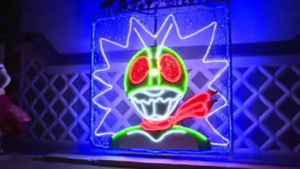 仮面ライダーが出迎え　石ノ森章太郎ふるさと記念館でイルミネーション　３万５０００個の光〈宮城・登米〉