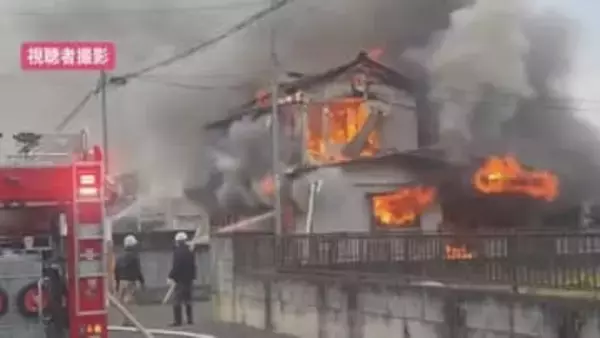 「テレビ脇のコンセントから火」柴田町で住宅全焼　住人２人は逃げて無事　警察がショートの可能性調査