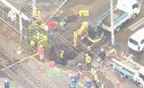 「地震の影響か　石巻市の踏切で道路が陥没　ＪＲ仙石線の一部区間など終日運休〈宮城〉」の画像1
