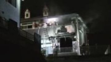 未明にアパート火災　少なくとも２部屋が焼け６３歳男性が病院搬送〈仙台〉