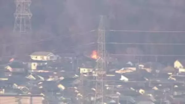 【速報】泉区の住宅で火災発生　「民家から火が出ている」通報相次ぐ　情報カメラでも炎確認〈仙台〉