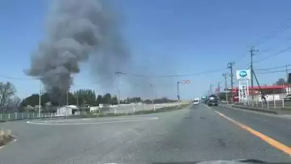 【速報】宮城県大衡村で倉庫が焼ける火災　付近を走行していた視聴者が発生直後に撮影した映像には黒煙が