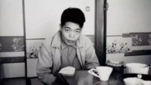 「おまえ一人の人生なんてどうにでも潰せるんだ」九大医学部生時代に逮捕され、脅された中村哲が、完全黙秘を貫いた23日間