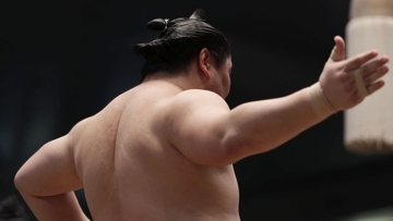 横綱に勝って年収アップする「金星」となるのは平幕力士だけ…「差し違え」「ひとり相撲」「勇み足」…暮らしに溶け込む相撲用語の正しい使い方