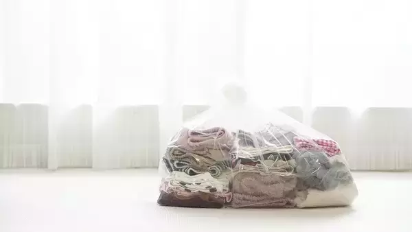 いらない服や小物はいつ捨てればいい？ 「もったいない、が処分どき」スタイリスト・地曳いく子と漫画家・槇村さとるが教える4つの「処分の原則」