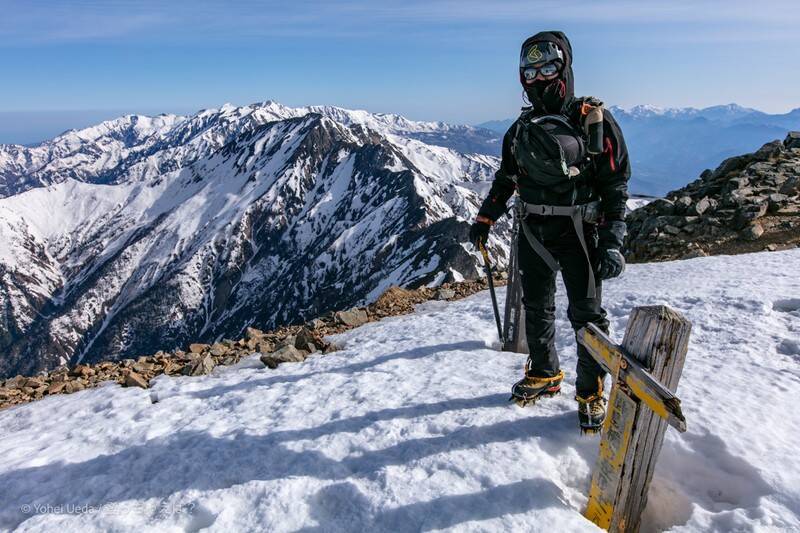 「自分の指と2万円、どっちが大事ですか？」雪山で絶対NG「素手スマホ」の恐怖…プロが見た本当にあぶない雪山登山客