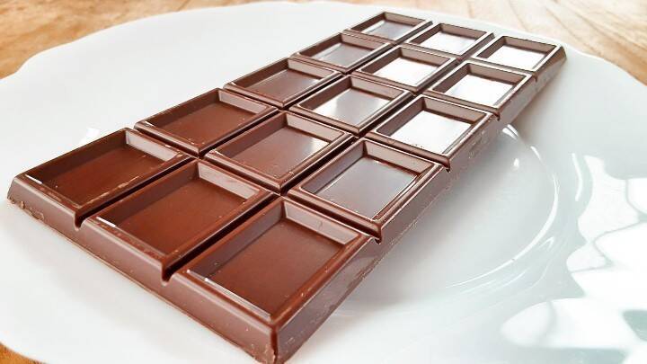 義理チョコ文化消滅で縮小するバレンタイン市場…グリコ、明治、チョコレートメーカー各社の対策は？