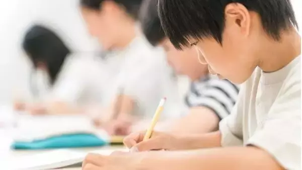 『合格おめでとう 次は東大！』有名中学の合格者が殺到する“謎のエリート専用進学塾”の正体…親の電話かけが早くもスタート