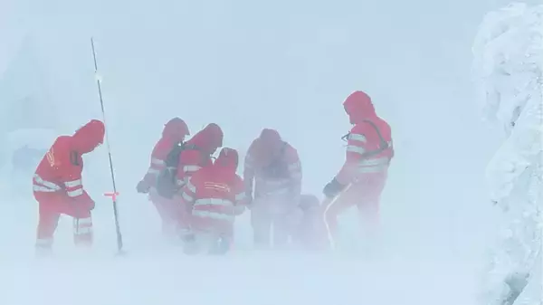 〈相次ぐ外国人スキー場遭難〉「通常なら立ち入らないはずの場所」滝つぼにコース外転落死した女性はカナダ政府機関職員…相反する県警とスキー場の見解、何があった？