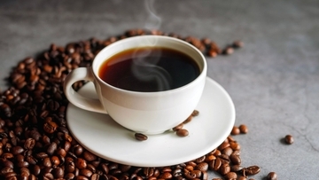 朝の一杯で差がつく…「血管寿命をのばす」「肌にもいい」名医が実践するコーヒーに混ぜると“良いモノ”5選