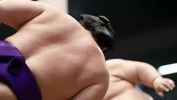 「活け作り」に泣き、納豆は薬だと思って食い、母国語を話すと罰金…外国人力士の知られざる修行、乗り越えるには「慣れるしかねえな」〈大相撲〉