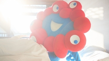 「誰が買うの？」「袋とじの中身が気になる」ミャクミャク初グラビア写真集にSNS騒然…“攻めすぎ写真集”は売れるのか？