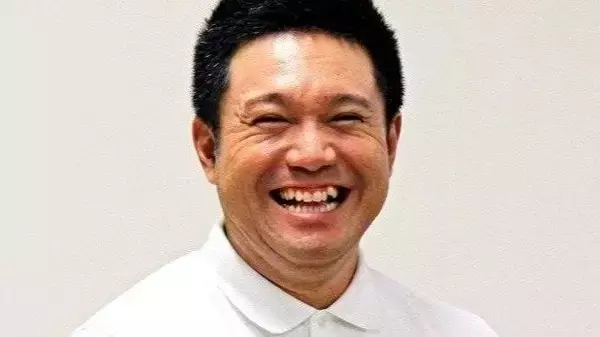 一世風靡したパッション屋良、沖縄で本物の“体操のお兄さん”に！ブレイク時の最高月収や現在の収入、あのギャグの誕生秘話「偶然虫が胸にとまって…」