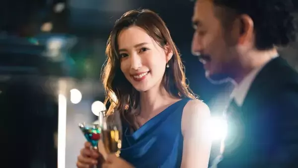 「月イチの指名でもそこで1000万使えばエースに」ホス狂いがたどり着く“通わずに貢ぐ”手口…メンエス嬢が選んだ出稼ぎという裏ルート