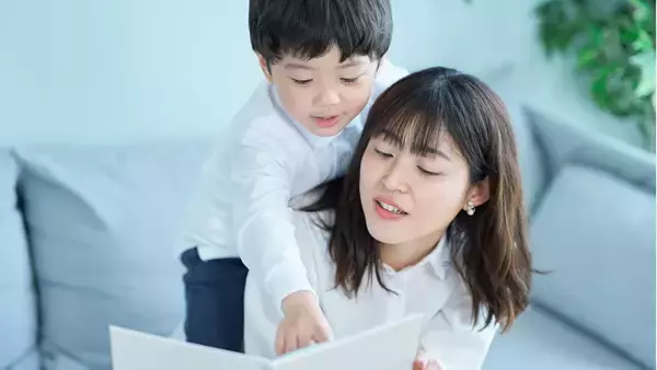 子どもの学力や共感力の向上、笑顔が増える…“読み聞かせ”の驚くべきプラス効果と逆効果になってしまうやり方